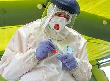 Pēdējās diennakts laikā Covid-19 Latvijā apstiprināta vēl 17 cilvēkiem, kopumā saslimuši 197