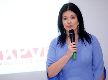 Petraviča: Institūcijās esošiem pusaudžiem adopcija uz ārvalstīm ir vienīgā iespēja pārrakstīt savu dzīvi