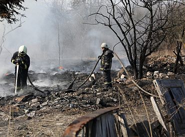 Daugavgrīvas šosejas rajonā deguši Rīgas brīvostas teritorijā esoši atkritumi