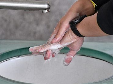 Pirmdien atklāti pieci Covid-19 inficēšanās gadījumi, kamēr vēl 42 sasirgušie izveseļojušies