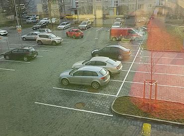 Доходов нет, а налоги есть: пенсионерка платит тысячи евро в год за землю, где устроили стоянку