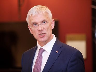 Jau tagad ap 40 000 cilvēku nevar pildīt savus darba pienākumus: Kariņš