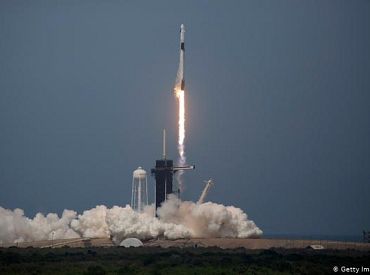 Veiksmīgi startējis»SpaceX» pilotējamais kosmosa kuģis