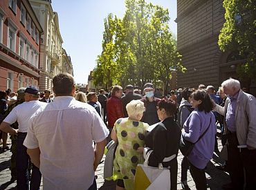 Policija sākusi sešas administratīvā pārkāpuma lietvedības pret piketu pie Saeimas organizatoriem
