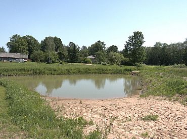 Krimināllietu pret māti, kuras nolaidības dēļ Ropažu novadā dīķī noslīka sešus gadus veca meita, sāks iztiesāt pavasarī