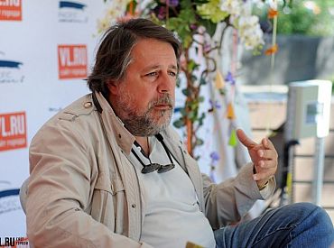 Кинодокументалист Виталий Манский стал гражданином Латвии за особые заслуги. А как же гражданство РФ?