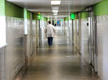 Slimnīcās ievietoto COVID-19 pacientu kopskaits sasniedz jaunu rekordu — 105 cilvēki