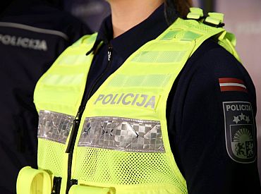 Aizdomās par šaujamieroču un munīcijas iegādi un glabāšanu bez attiecīgas atļaujas aizturēts likumsargs