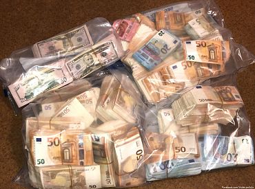 VID lūdz sākt kriminālvajāšanu par 52 500 eiro skaidras naudas nedeklarēšanu