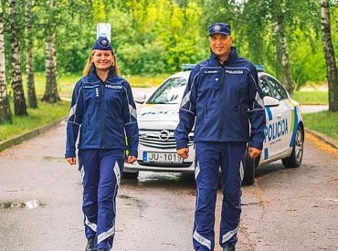 No sestdienas daļa policistu dienesta pienākumus sāks pildīt jaunā dizaina formastērpos