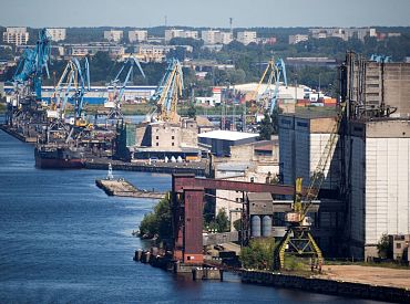 Взрыв может стереть город с лица земли: в Рижском порту годами хранится опасный груз из России