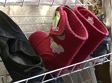 Из развлечений выбирайте прогулки, из одежды — секонды: банк учит латвийцев экономить