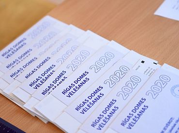 Vēl vienā vēlēšanu iecirknī atklātas ap 400 neapzīmogotas aploksnes