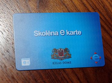 Rīgas 1., 5. un 10. klašu skolēnu vecākus aicina pieteikties «Skolēnu kartei» portālā www.eriga.lv