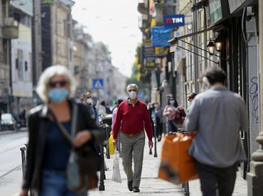 Latvijas iedzīvotāju vidū mazinās satraukums par Covid-19 radīto situāciju