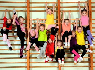 Bērnudārznieki un bērni 12+ bez Covid-19 sertifikāta drīkstēs piedalīties sporta nodarbībās ar negatīvu testu