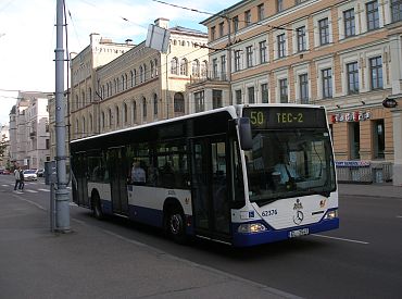 50. maršruta autobusa pasažierus aicina būt vērīgiem pret savu veselību: uz līnijas konstatēts COVID-19