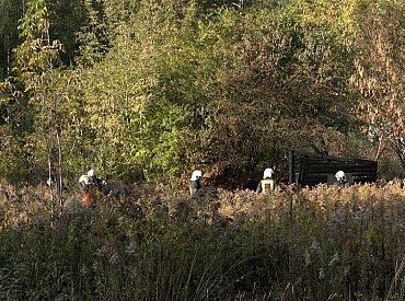 Naktī Mežaparkā glābts purvainas pļavas niedrēs apmaldījies cilvēks