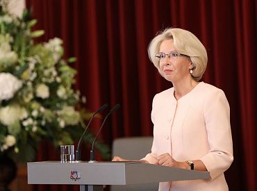 Mūrniece: Par politiķu vakcinēšanu pret Covid-19 lēma valdība