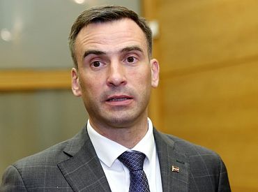 Staķis aicina sabiedrību saglabāt mieru un netraucēt Padomju armijas pieminekļa nojaukšanu Pārdaugavā