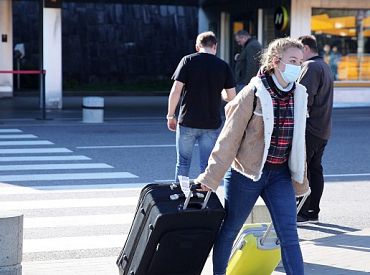 Epidemiologs: Patlaban ar ceļošanu uz ārvalstīm ir saistīti vairāki riski