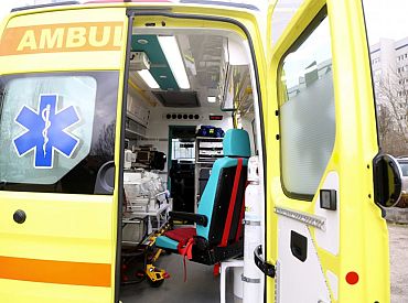 Latvijā jauno Covid-19 gadījumu skaits joprojām mērāms simtos un strauji aizpildās vietas slimnīcās