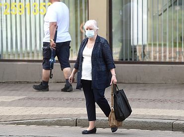 Apsver iespēju mazināt pulcēšanās iespējas sporta pasākumos iekštelpās un pasākumos bez personificētām sēdvietām