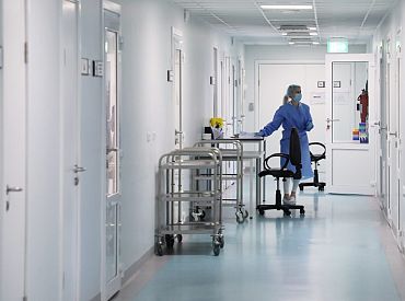 Pētījums: Covid-19 pandēmija 36% iedzīvotāju radījusi bažas par tuvinieku veselību, 10% likusi baidīties no nāves