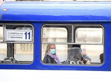No 15.maija atceļ prasību par obligātu sejas masku nēsāšanu sabiedriskajā transportā