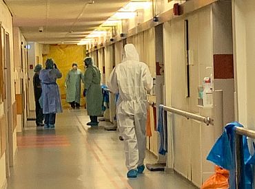 Pirmdien atklāts 1451 Covid-19 gadījums un miruši 46 saslimušie