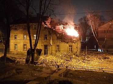 Āgenskalnā sprādzienā cietušās mājas iedzīvotāju pārstāvis norāda uz koordinācijas trūkumu negadījuma seku novēršanā