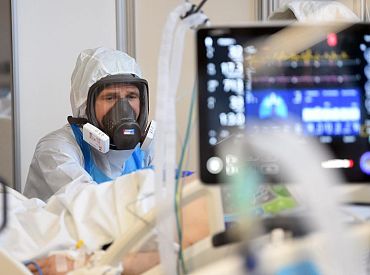 Covid-19 kumulatīvais divu nedēļu rādītājs pirmo reizi trīs mēnešu laikā samazinājies zem 400