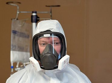 Slimnīcās esošo Covid-19 pacientu skaits pirmo reizi pārsniedzis 1000