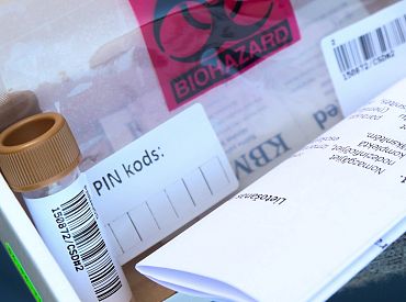 Diennaktī atklājot 445 Covid-19 gadījumus, saslimstības rādītājs nokrities līdz 862