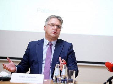 Tiesībsargs: Skolai jānodrošina materiāli mācību obligāta satura apguvei