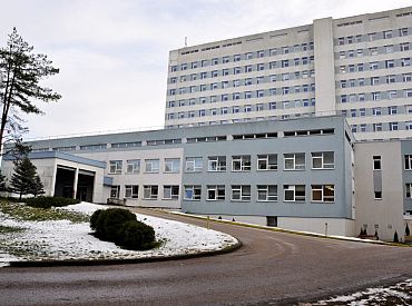 Daugavpils slimnīcas teritorijā uzstāda moduļa ēkas papildu gultas vietu ierīkošanai Covid-19 pacientiem
