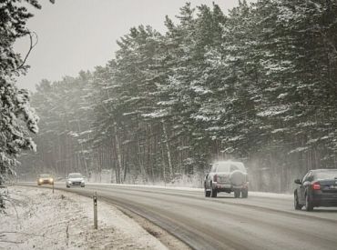 На трассе под Пярну в аварию попал автобус Lux Express: столкнулся с грузовиком