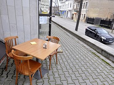 Profesors: Diskusijas par Covid-19 ierobežojumu atvieglošanu pašlaik jāatliek