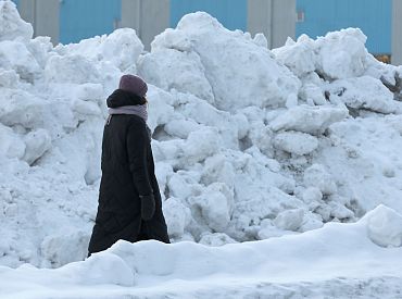 Rīgā ziemā nenotīrītās ietves notīrīs pašvaldība, piedzenot izdevumus no īpašniekiem