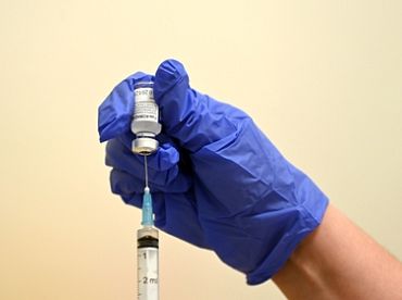 Lielās cilvēku intereses dēļ vakcinācija «ATTA» centrā sākusies pirms noteiktā darba laika sākuma