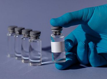 Latvijā neizlietoti ir teju 49 000 vakcīnu pret Covid-19 devu, neskaitot otrajai potei rezervētās