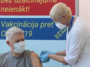 Ministrijas pārsvarā rosina vakcināciju pret Covid-19 veicināt ar informatīvām kampaņām