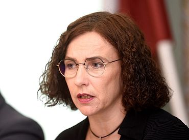 Mācību gada izskaņā Šuplinska piedāvā neprasīt sejas masku lietošanu skolēniem līdz 12 gadu vecumam