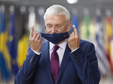 Kariņš: Jāsāk domāt par valsts atbalsta izbeigšanu Covid-19 krīzē skartajiem