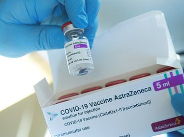 «AstraZeneca»: Palielinātam trombozes riskam vakcinētajiem nav pierādījumu