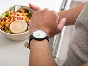 Пять минут сна, две минуты движения и горсть овощей. Учёные выяснили, как «докрутить» себе годы жизни