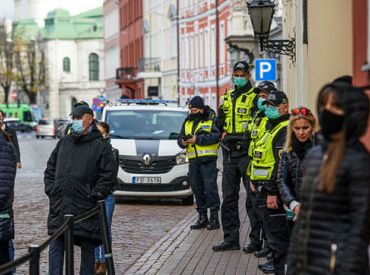 Policija: Sabiedrībā vērojams atslābums Covid-19 ierobežojumu ievērošanā