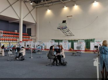 Ceturtdien pret Covid-19 sapotēts rekordliels cilvēku skaits — vairāk nekā 15 500