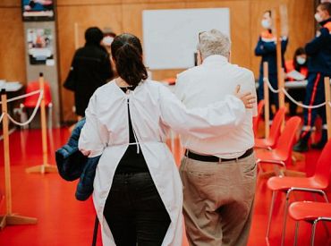 Papildu vakcinācija pret Covid-19 Latvijā varētu būt nepieciešama ap 10 000 cilvēku ar novājinātu imunitāti