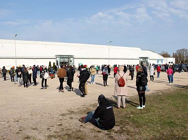 Rindā pie Ķīpsalas halles vakcinācijas centra noģībis cilvēks
